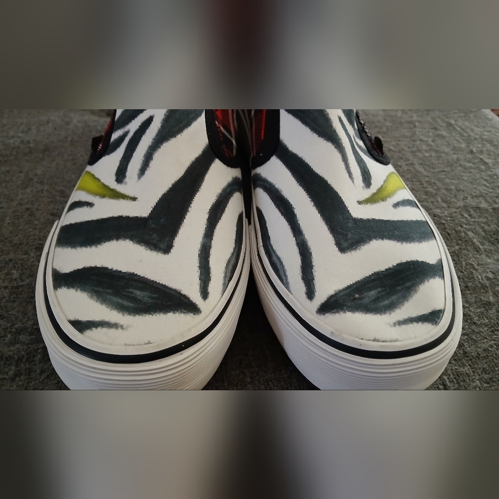 NWT Skechers Punkrose Memory Foam VEGAN Zebra & Red Plaid Slip-On's, Size 8.5 - Picture 4 of 7